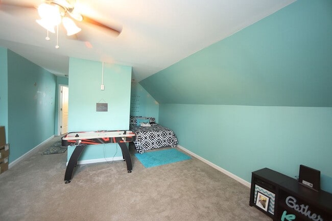 Building Photo - 709 Lone Pine Loop