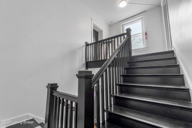 Building Photo - 409 W Gaulbert Ave