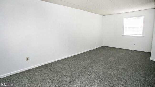 Building Photo - 154 Woodstream Dr