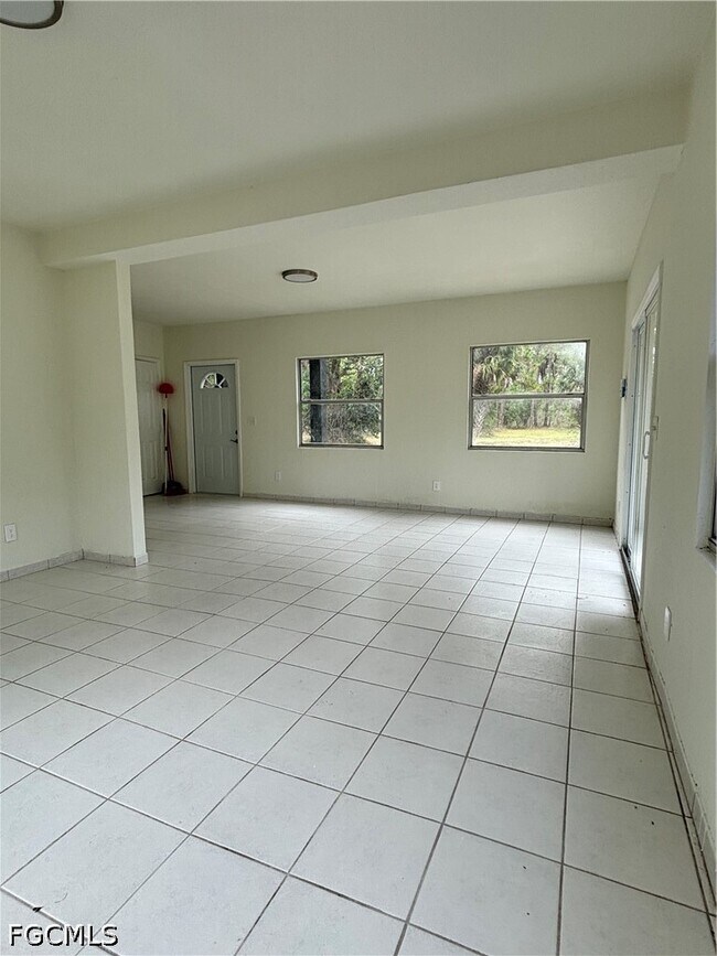 Building Photo - 2150 Panama Ave
