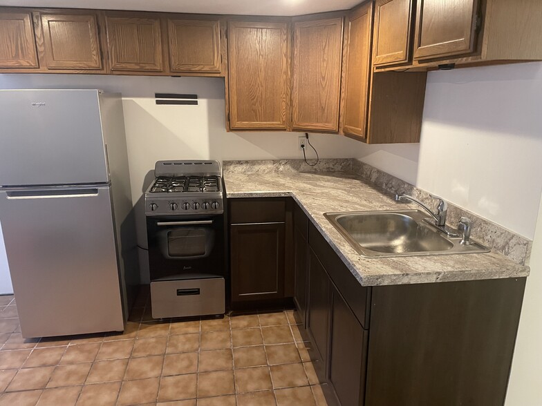 New Kitchen - 1821 W Fletcher St