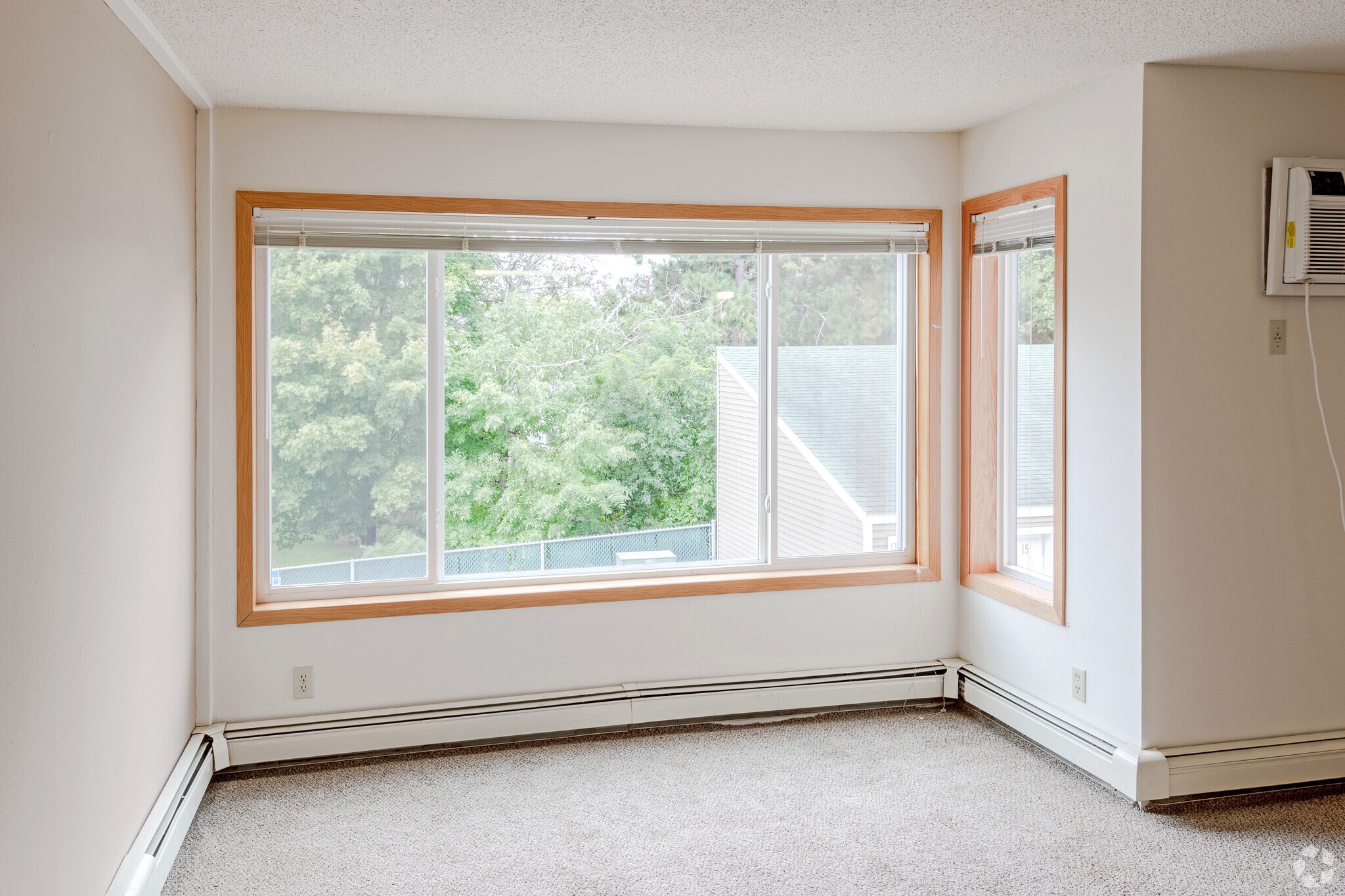 2BR, 1BA - 997 SF - Summit Court 242