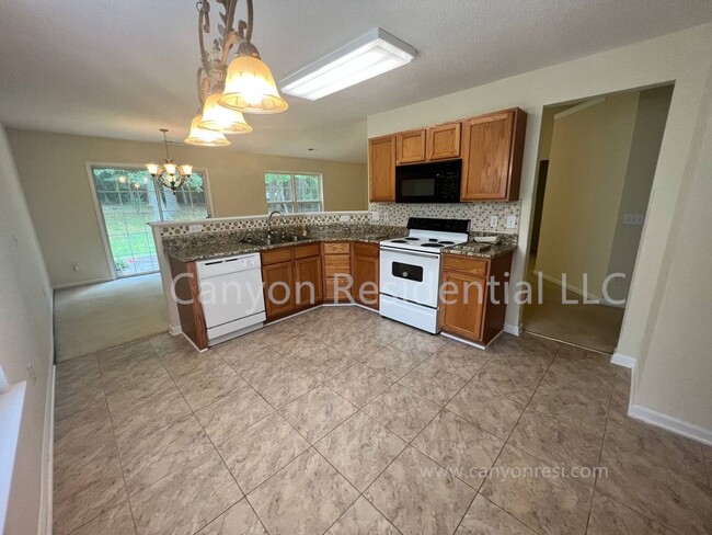 Building Photo - Beautiful 3b Room!Move in ready!