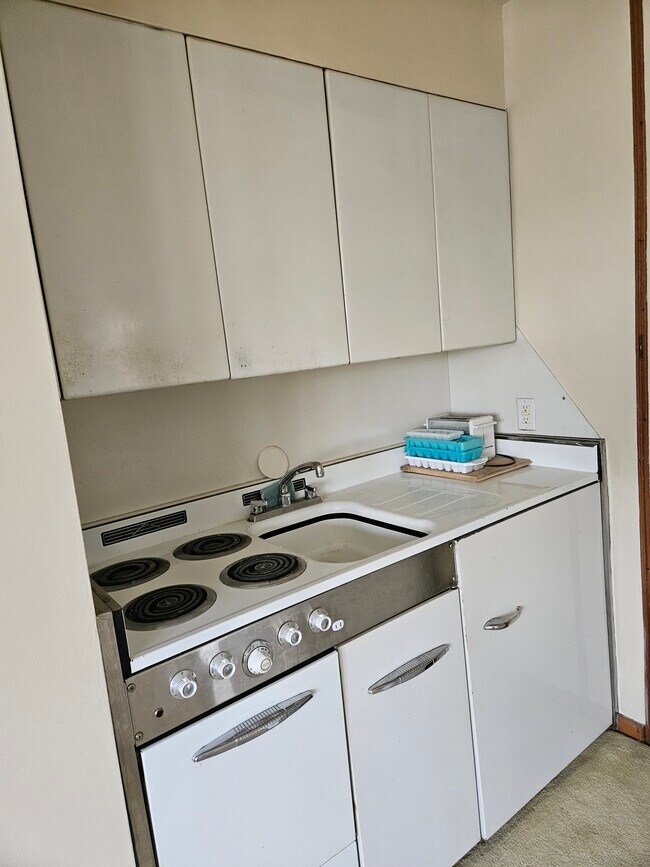 Building Photo - 157 Porter St NE