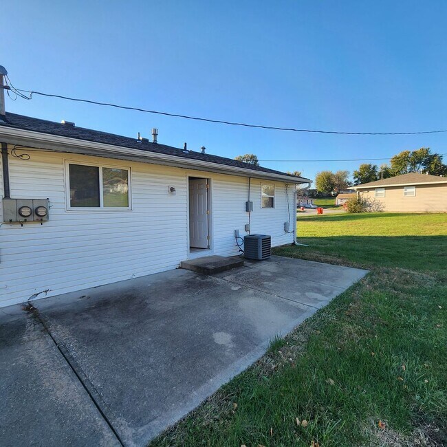 Building Photo - 2 Bedroom, 1 Bathroom Duplex Unit in Indep...