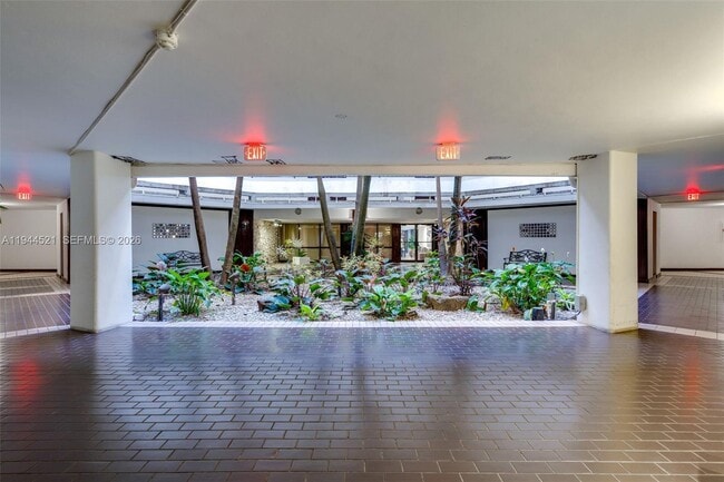 Building Photo - 13953 Kendale Lakes Cir