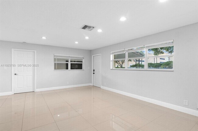 Building Photo - 1472 NE 62nd St