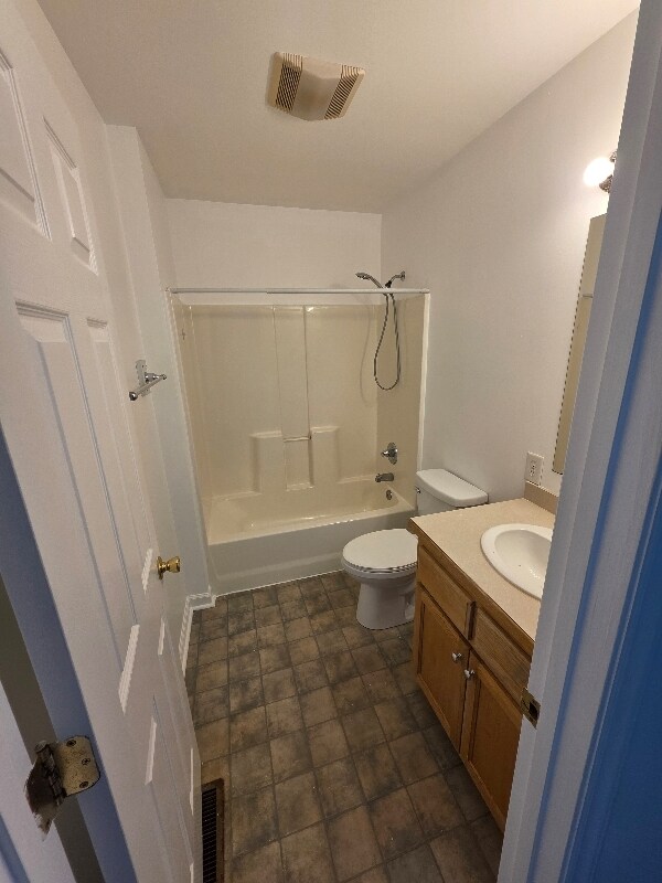 Building Photo - 2401 S Ridge Ave