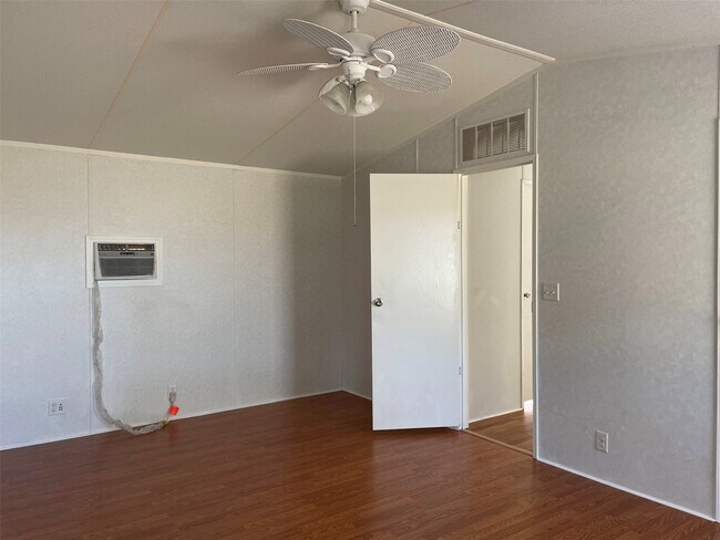 Building Photo - 9681 Longstreet Rd