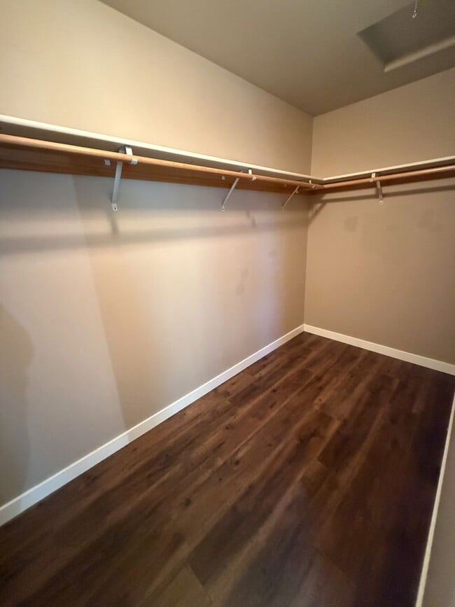 Building Photo - 3BR/2.5BA Home w/ Garage, Fenced Yard – Walk to Shops & Parkra