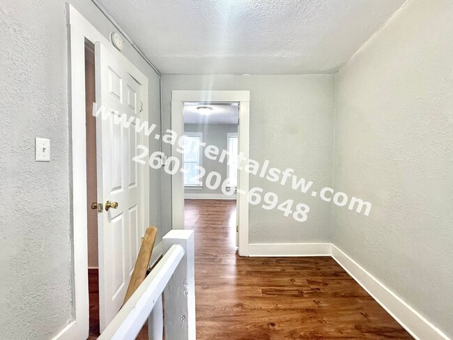 Building Photo - 3 Bedroom House