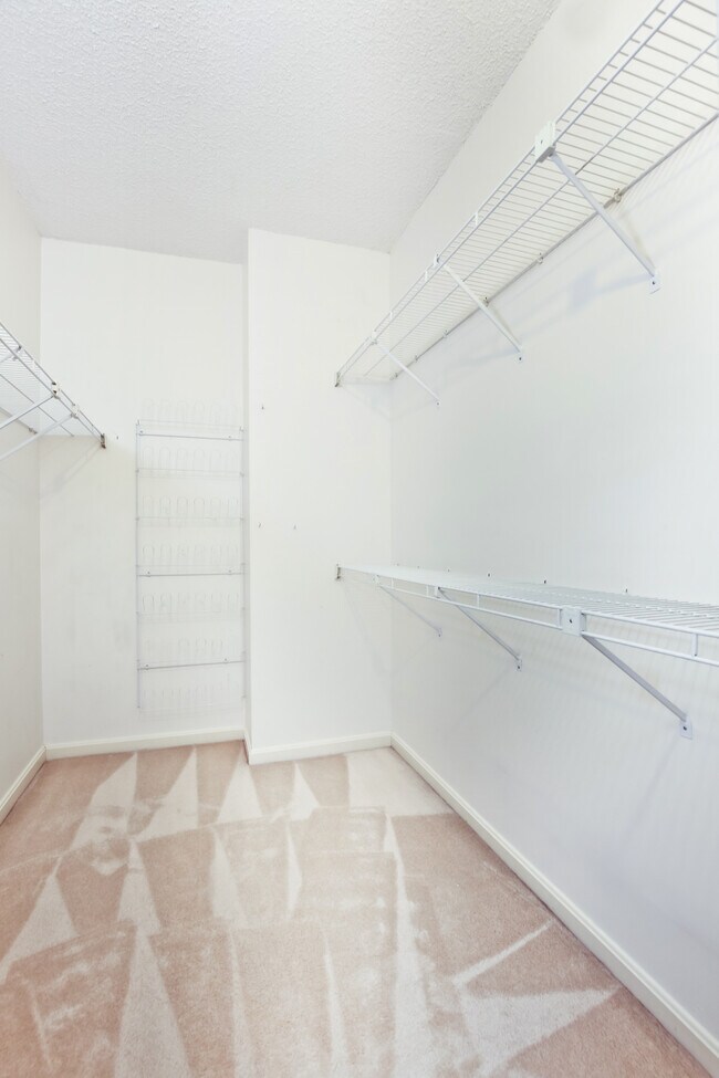 closet - 1211 S Eads St