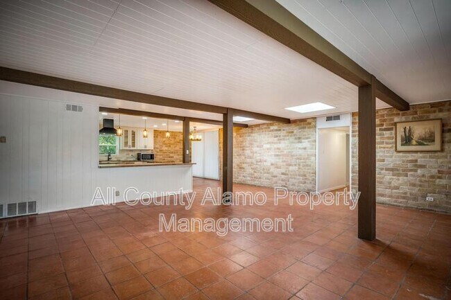 Building Photo - 211 Beechwood Ln