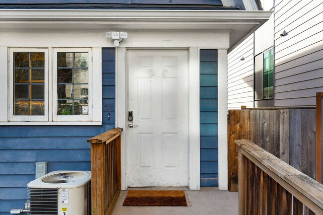 Building Photo - 710 10th Ave E