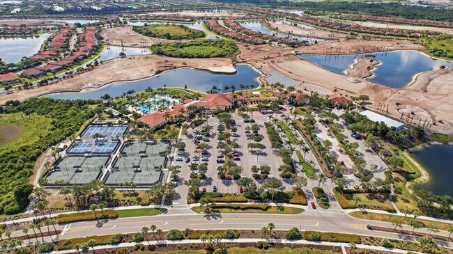Building Photo - 10792 Tarflower Dr