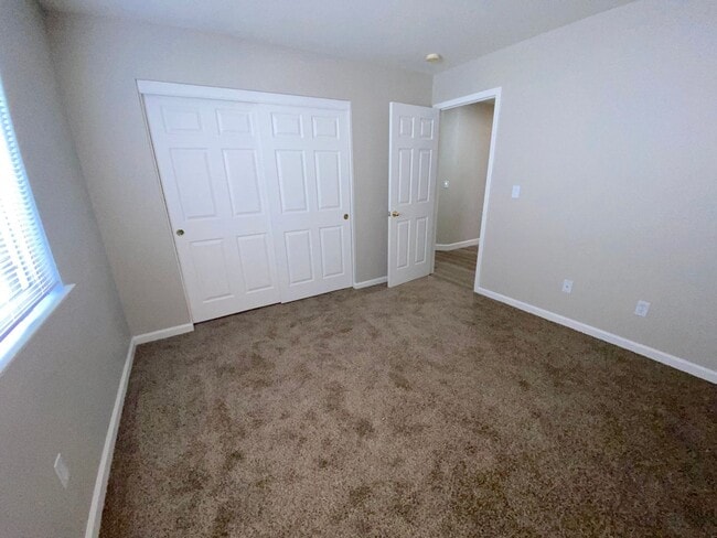 Building Photo - Sky Vista in Stead - Single Story Home with Fireplace and Mountain Views