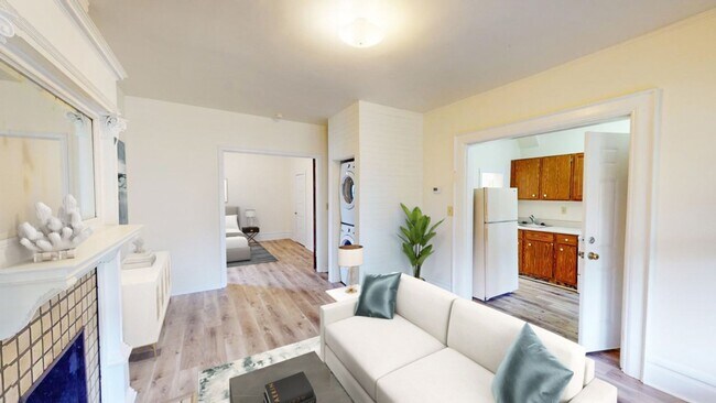 Primary Photo - SPACIOUS Single Family House AVAILABLE Fal...
