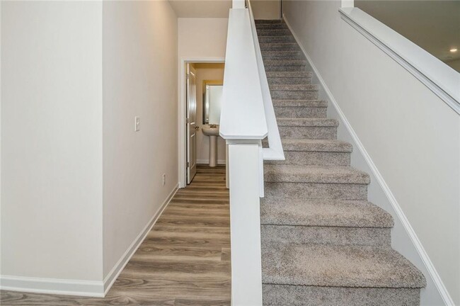 Building Photo - 605 Mackenzie Cv