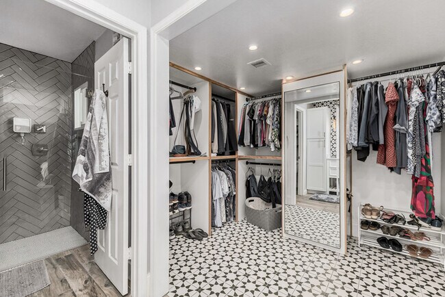 Building Photo - Total remodel in Santa Fe in McCormick Ranch