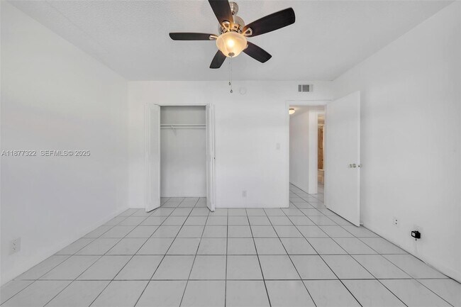 Building Photo - 751 Pine Dr