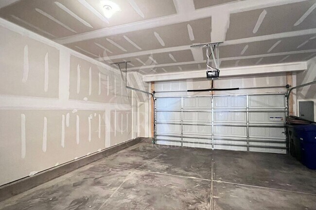 Building Photo - 217 Truss Brg St