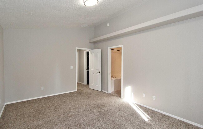 Building Photo - 11847 W Lewisburg Ct