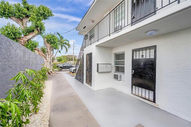 Building Photo - 668 NW 31st St