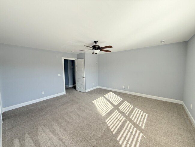 Building Photo - 218 Woodgrove Dr NW