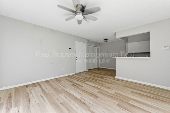 Building Photo - 302 Wells Ct