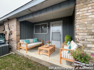 Building Photo - 311 E San Antonio Ave