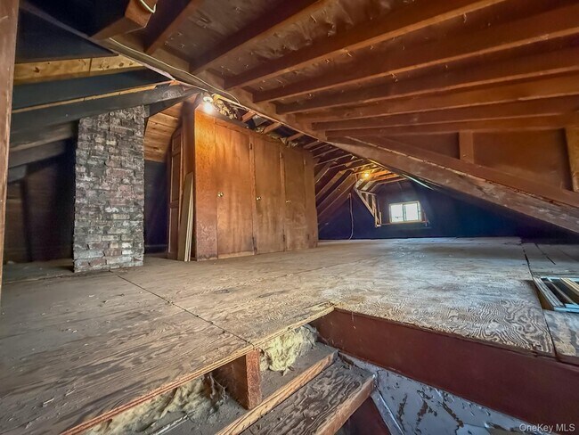 Building Photo - 615 Smith St