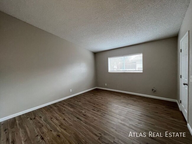 Building Photo - 4140 N Fremont Ave