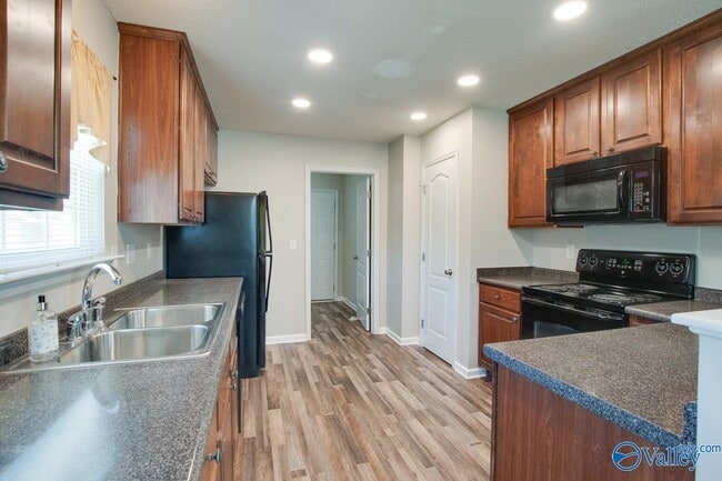 Building Photo - 4808 SE Canterwood Dr