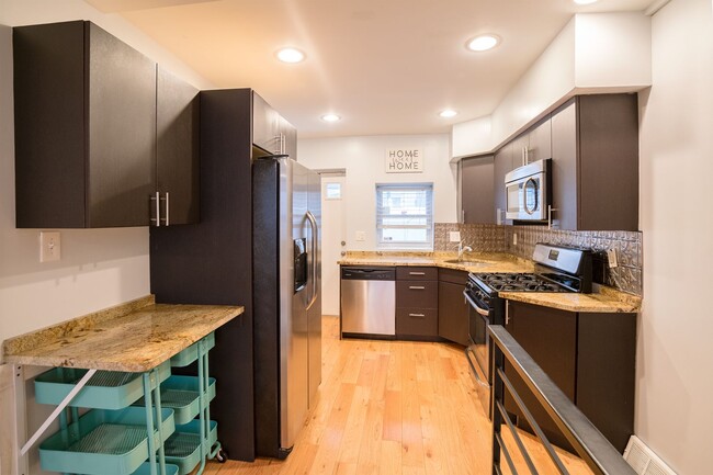 Building Photo - Contemporary Three Bedroom Home in Point Breeze