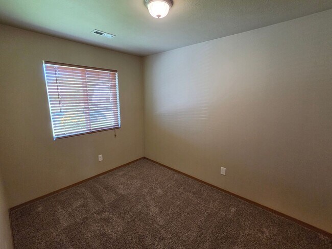 Building Photo - Tschirley  CT Duplex