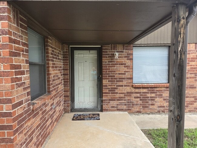 Building Photo - 507 Peppertree Ln