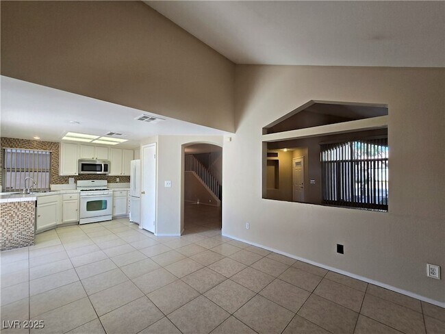 Building Photo - 8120 Sandy Creek Dr