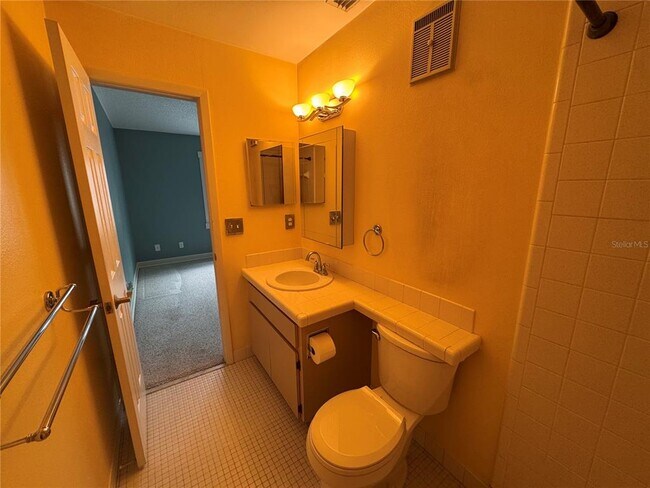 Building Photo - 705 Bough Ave