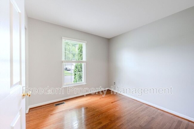 Building Photo - 9564 Basilwood Dr