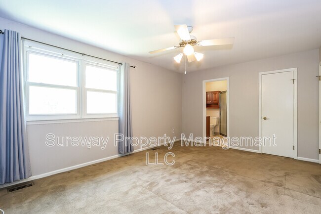 Building Photo - 44 Red Oak Dr