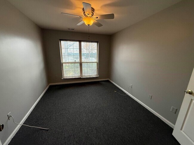 Building Photo - 10 Society Hill Dr N