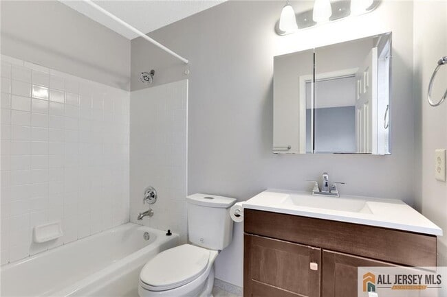 Building Photo - 140 S Barrow Pl