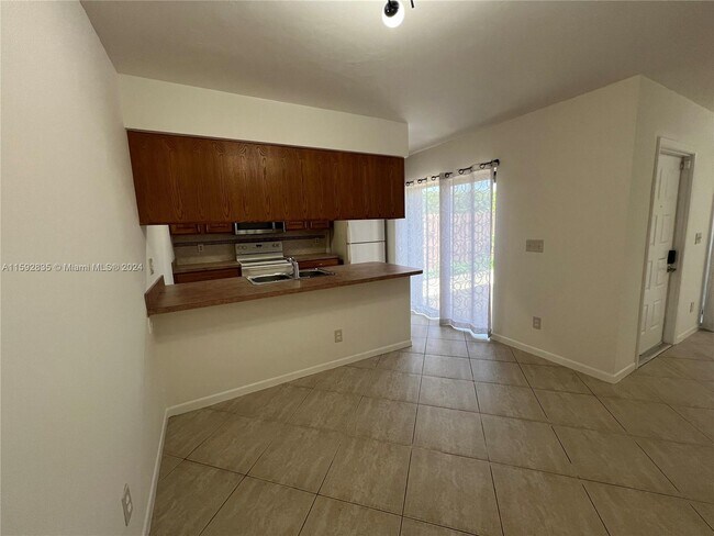 Building Photo - 773 SW 120th Way