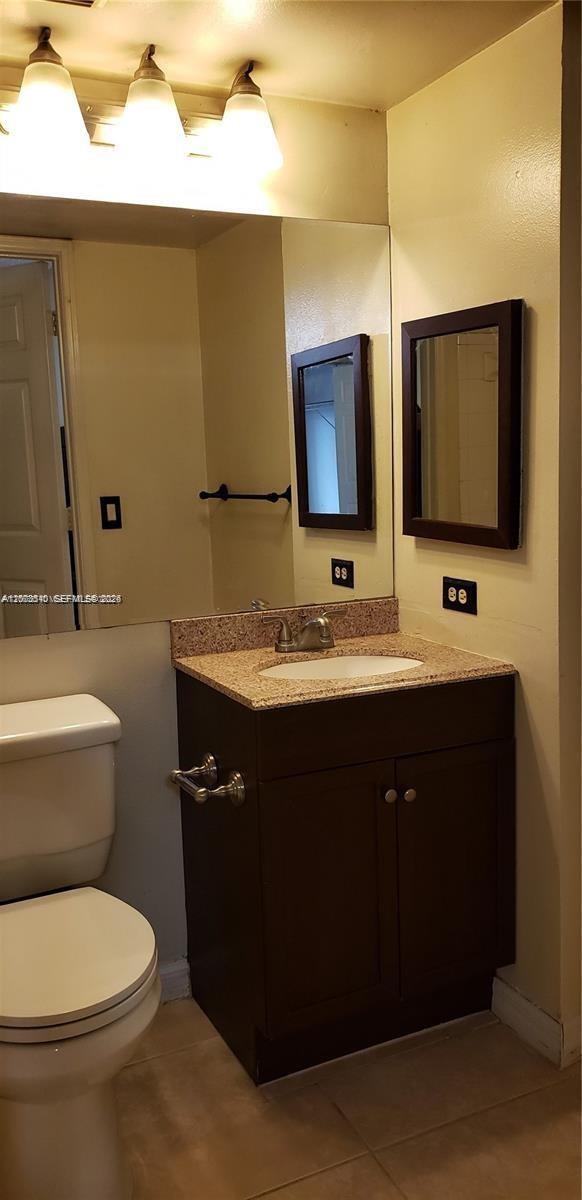 Building Photo - 2496 Centergate Dr