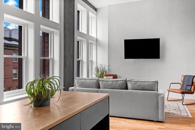 Building Photo - 1221 4 St