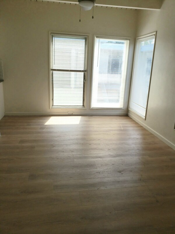 Building Photo - 1909 Beachwood Dr