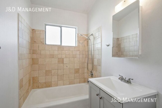 Building Photo - 824 47th St