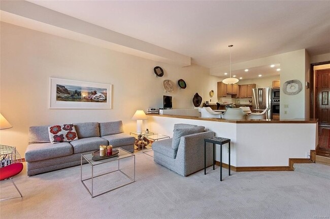 Building Photo - Executive 2BR/3BA Condo with Mountain View...