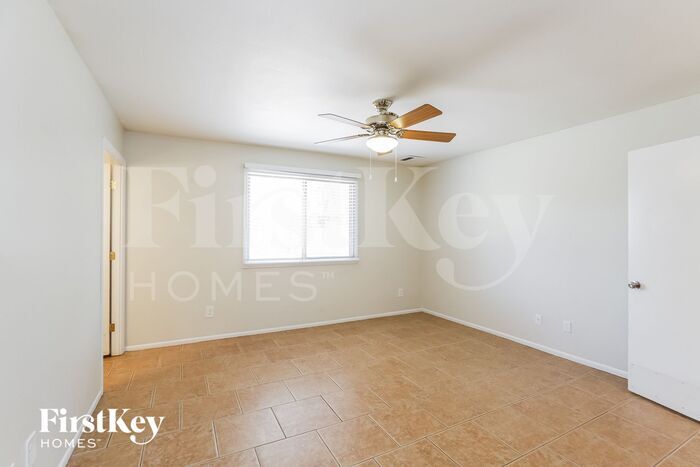 Building Photo - 5715 S Siesta Ln