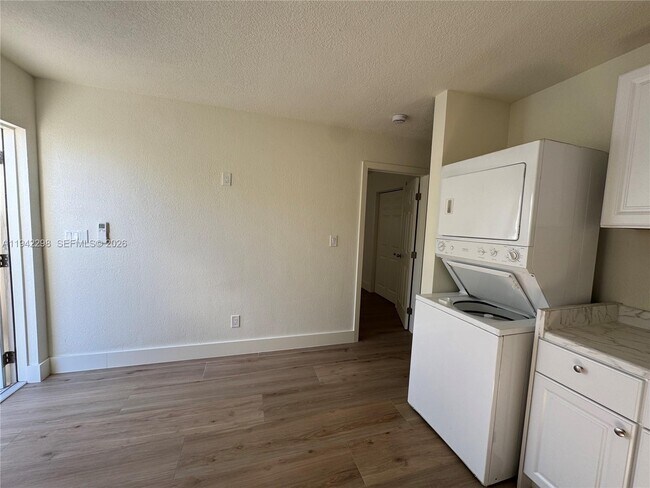 Building Photo - 1810 SW 93rd Ct